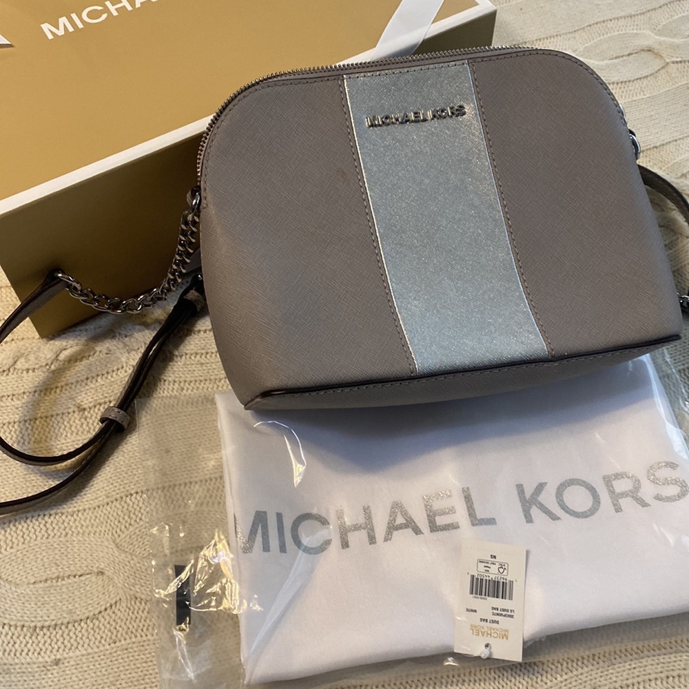 NWOT Michael Kors Crossbody Purse & DBag Silver Chain, vinyl strap.Few Blemishes